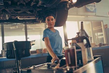 bcs_justright_oilchange_04_sideshot_2025_cmyk-screen.jpg